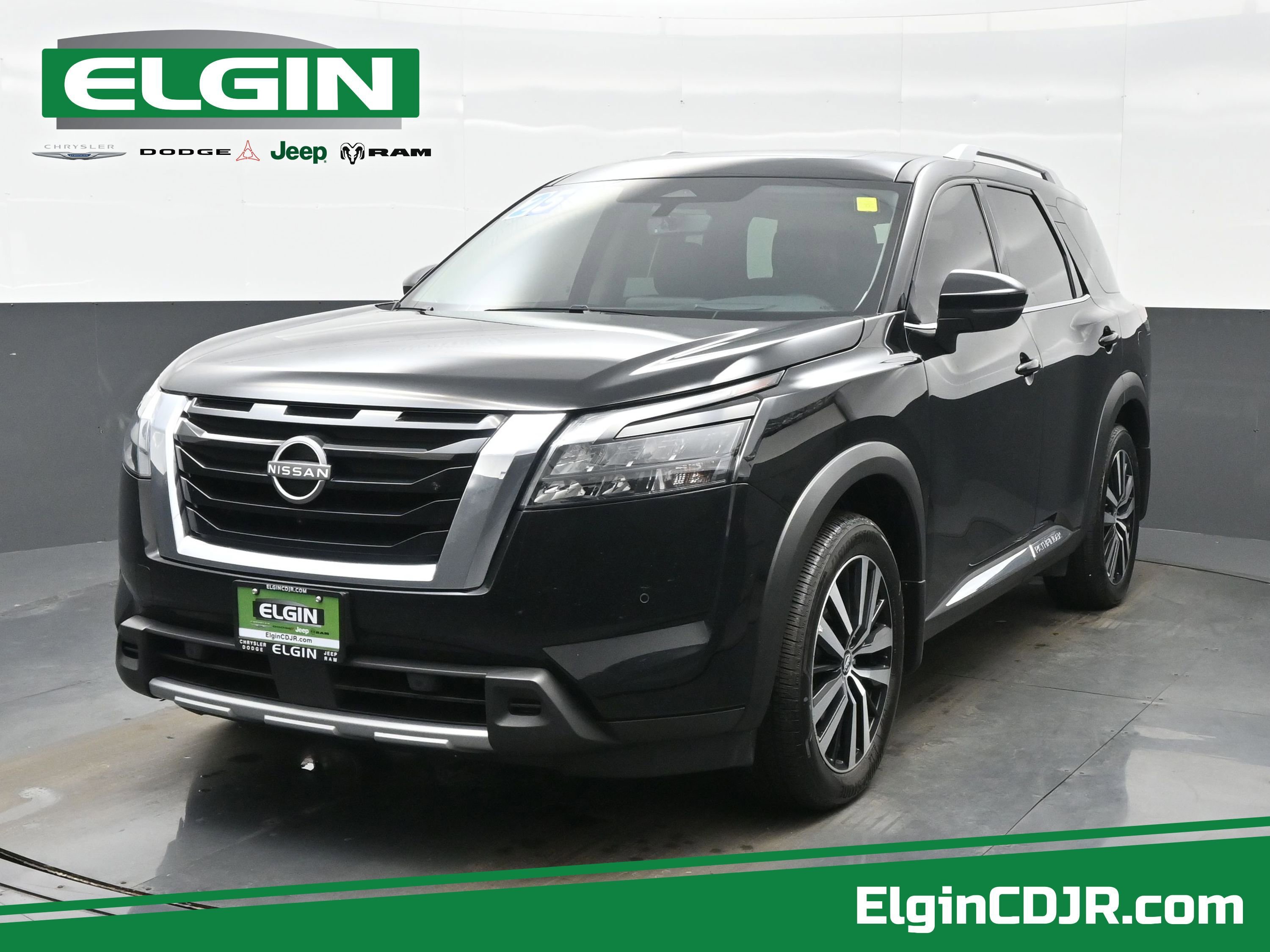 Used 2025 Nissan Pathfinder Platinum w/ Cargo Package image 1