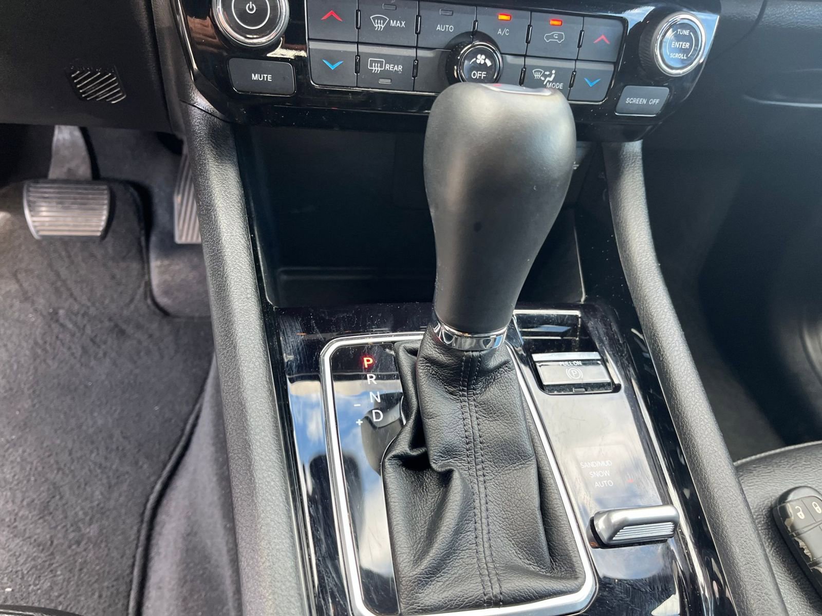 Used 2025 Jeep Compass Limited image 42