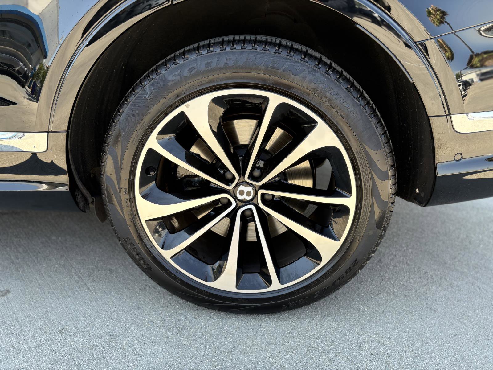 Used 2024 Bentley Bentayga image 9