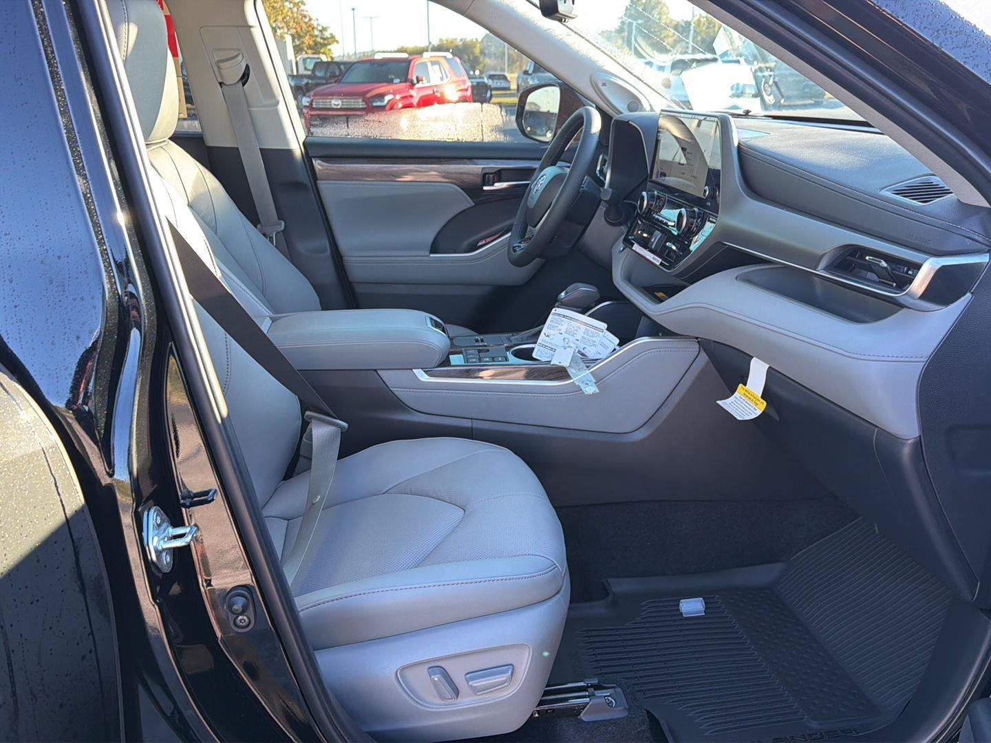 New 2026 Toyota Highlander Limited AWD/4WD image 14