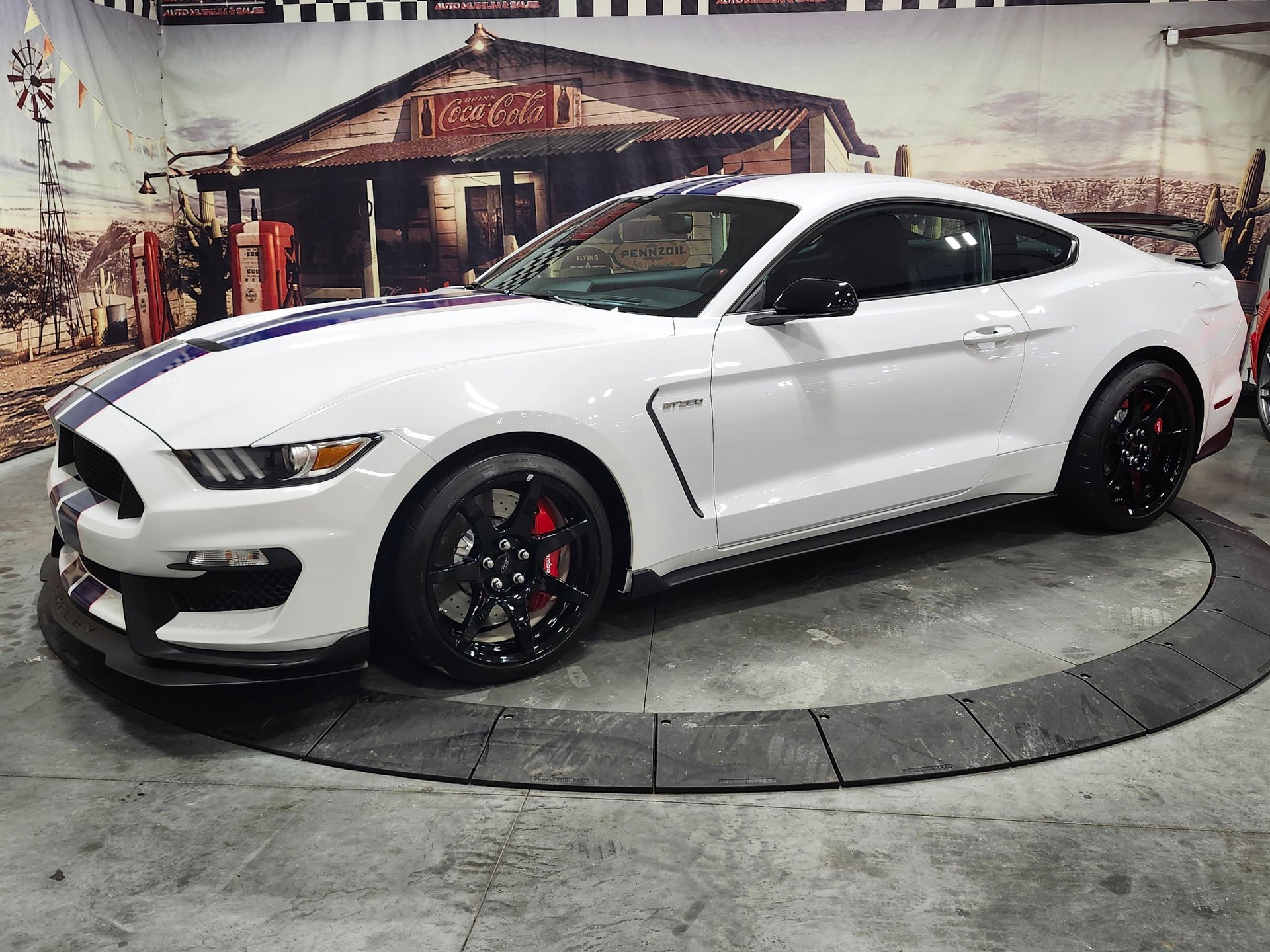 Used 2016 Ford Mustang Shelby GT350R w/ GT350R Equipment Group 920A image 2