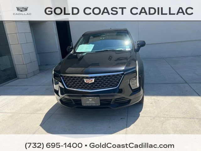 Certified 2024 Cadillac XT4 Luxury w/ Cold Weather Package FWD image 5