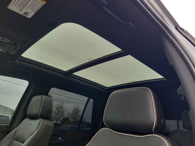 Used 2021 Chevrolet Tahoe Premier w/ Premium Package RWD image 13