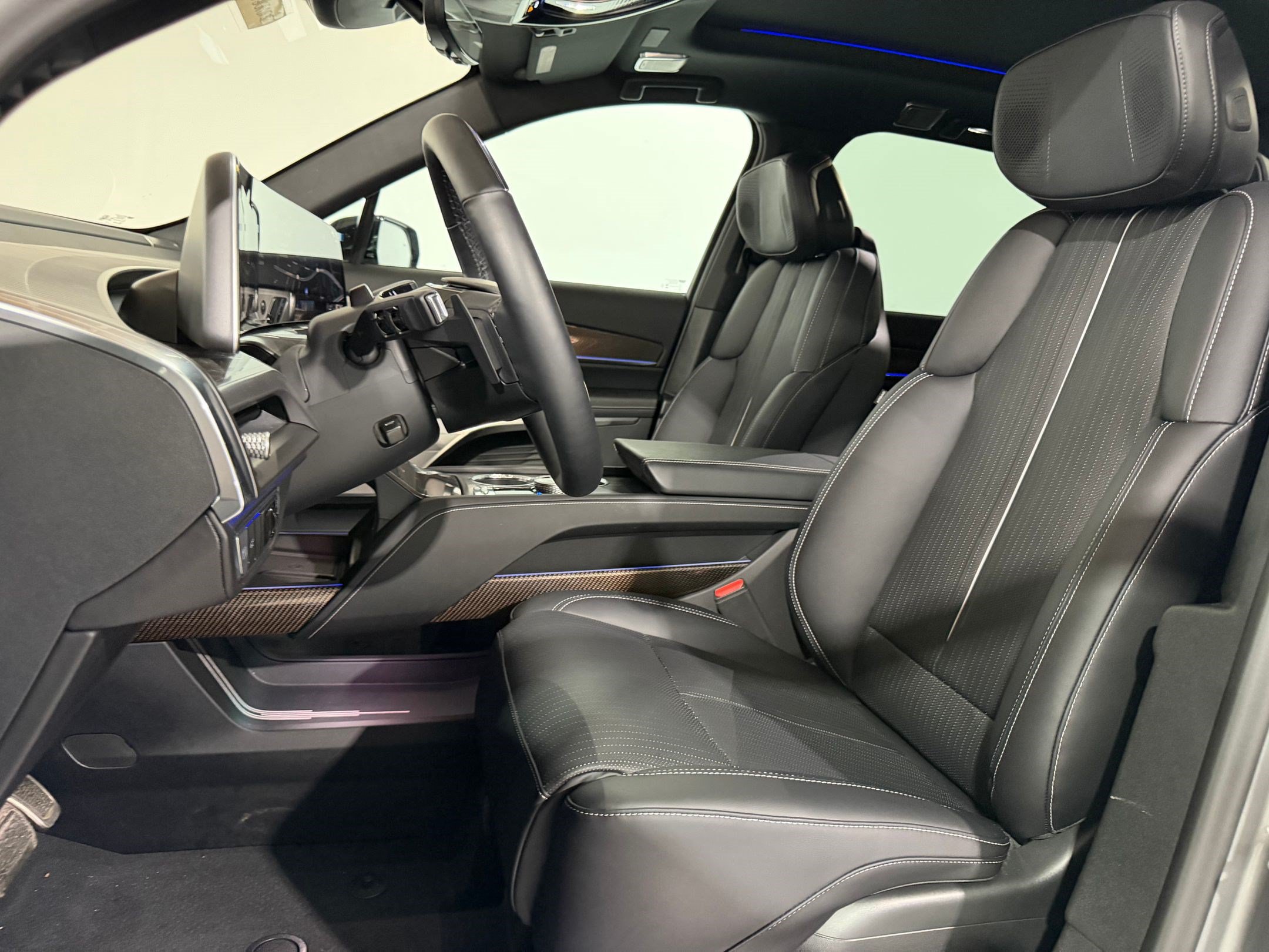 New 2026 Cadillac Vistiq Luxury AWD/4WD image 5