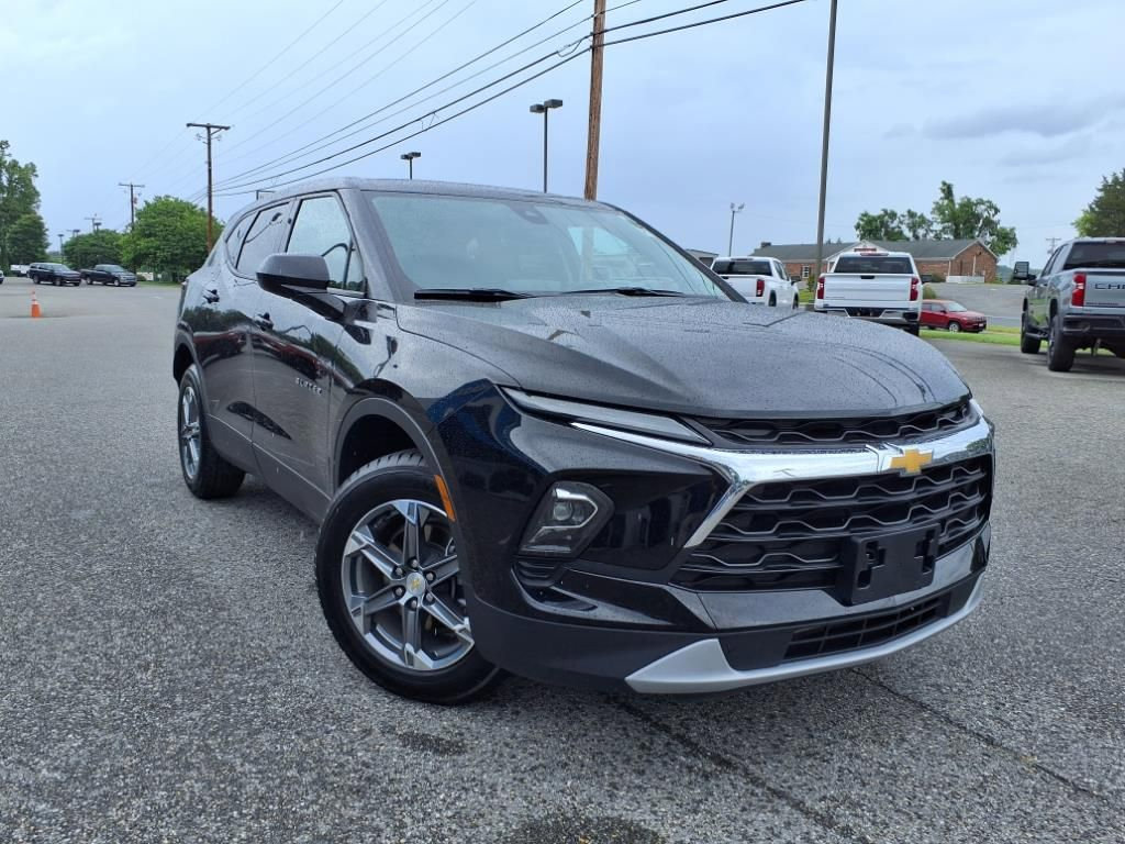 Used 2023 Chevrolet Blazer LT image 32