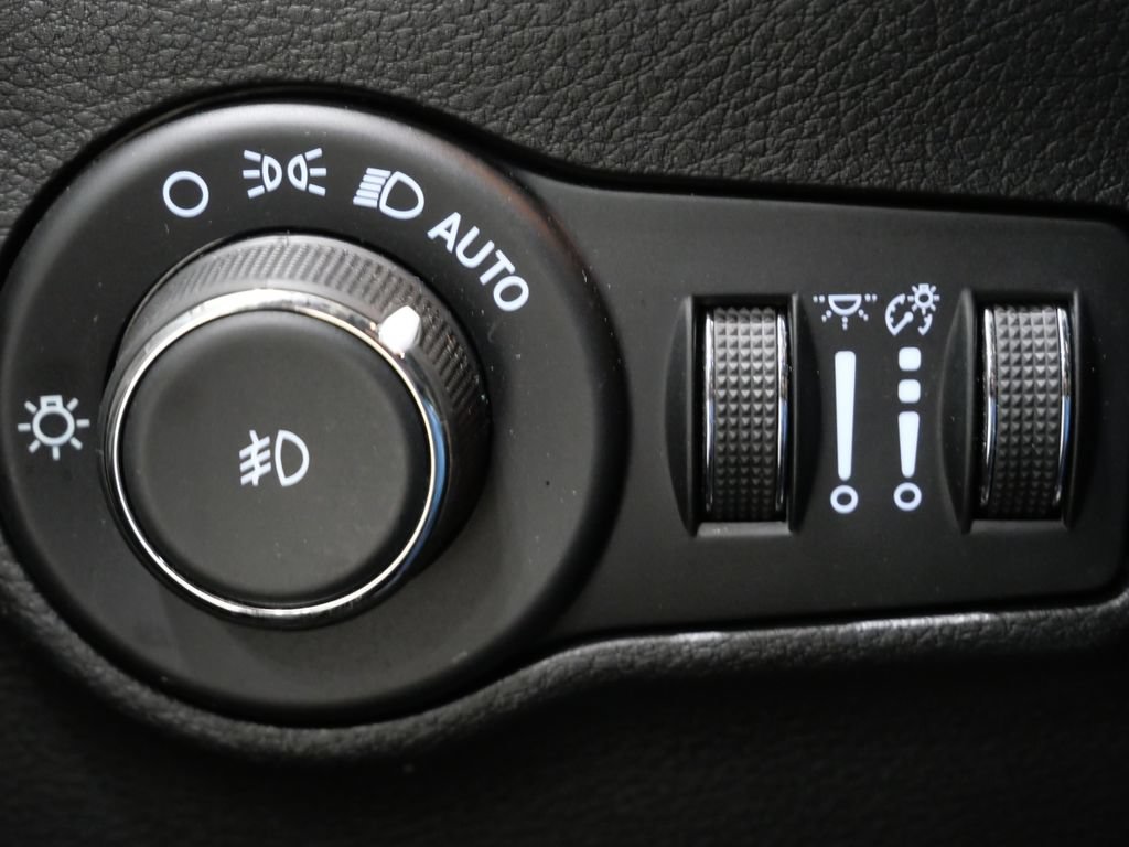 Used 2022 Jeep Compass Limited w/ Sun and Sound Group AWD/4WD image 15