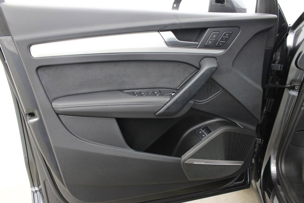 Certified 2024 Audi Q5 e Prestige image 17