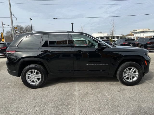 Used 2023 Jeep Grand Cherokee Laredo image 5