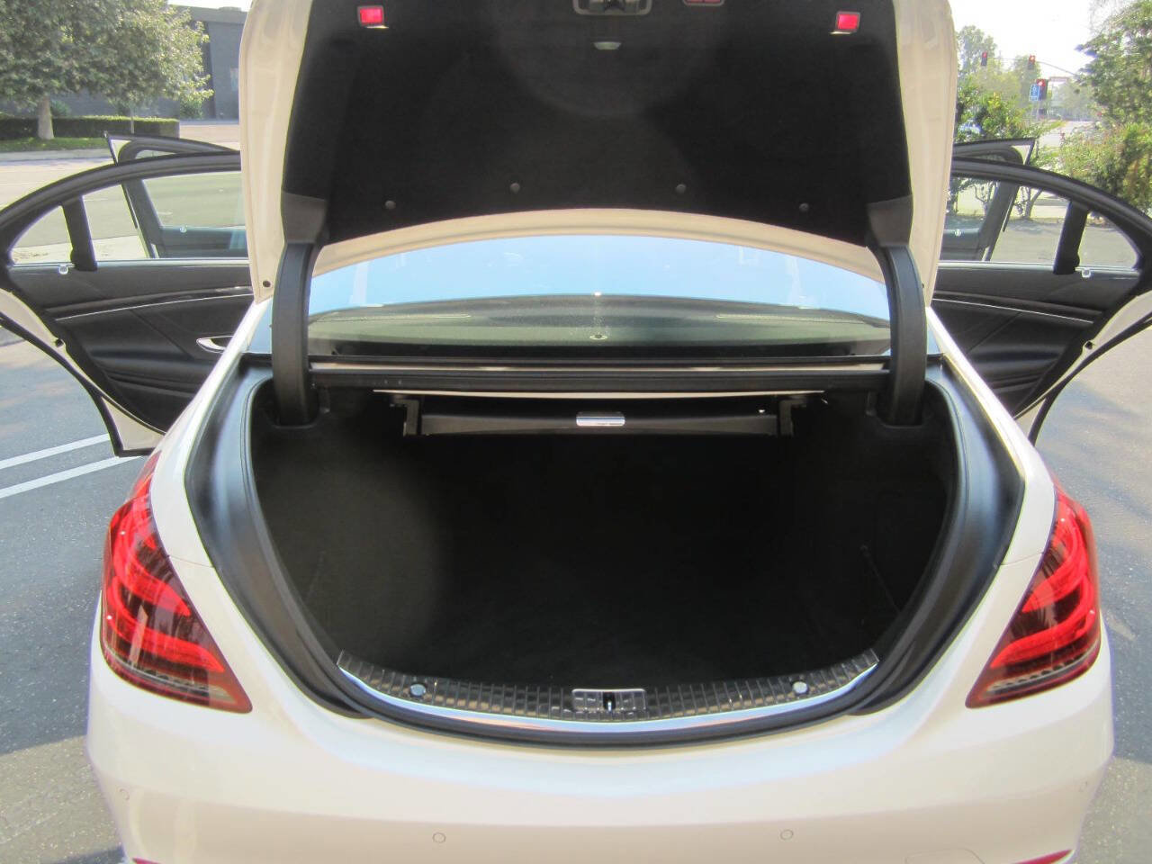 Used 2018 Mercedes-Benz S 560 Sedan image 10