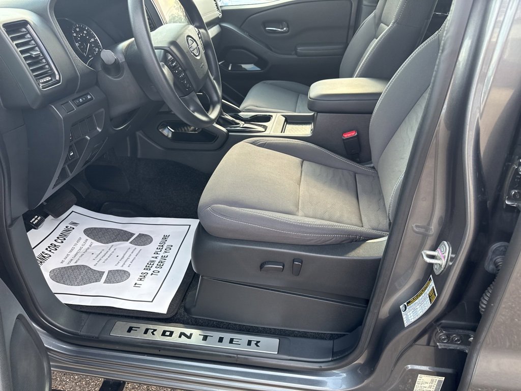 Used 2023 Nissan Frontier SV w/ Midnight Edition Package image 12