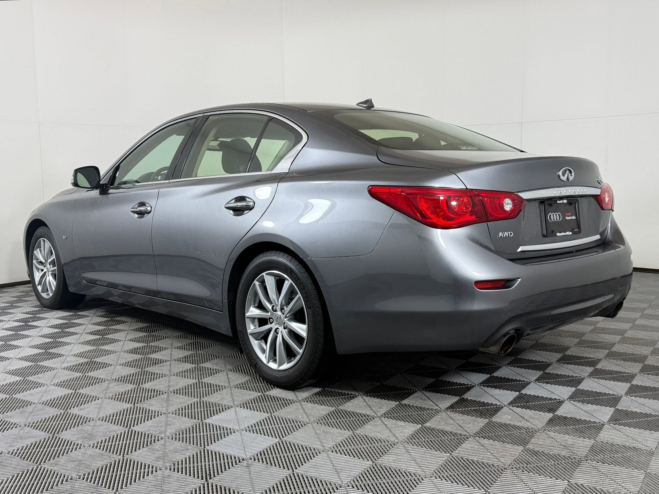 Used 2015 INFINITI Q50 Premium w/ Navigation Package image 3