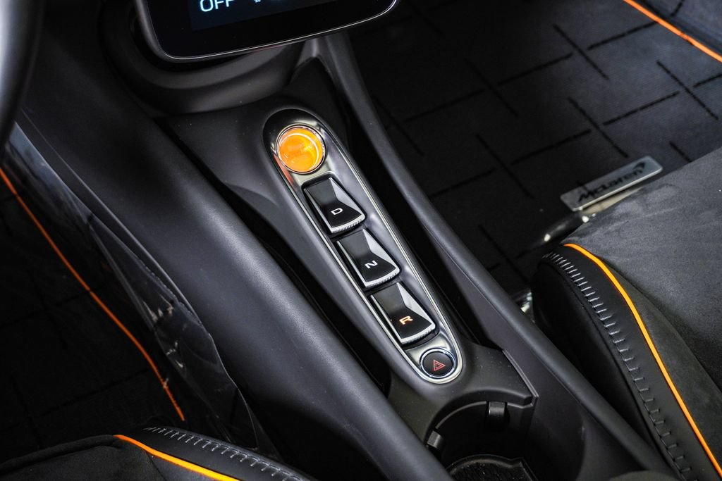 Used 2026 McLaren Artura Spider RWD image 34