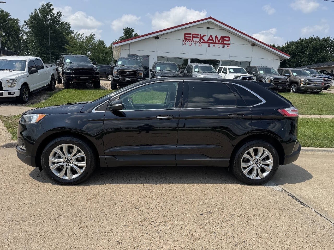 Used 2023 Ford Edge Titanium AWD/4WD image 2
