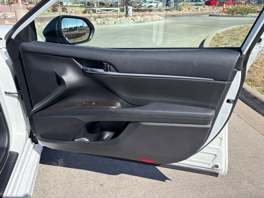 Used 2023 Toyota Camry SE image 18