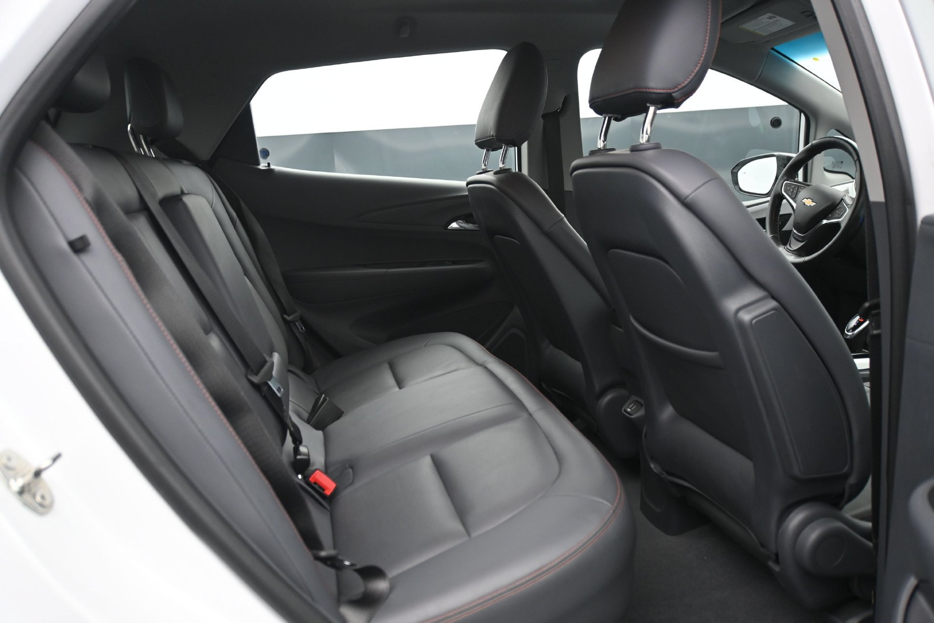 Used 2019 Chevrolet Bolt Premier w/ Infotainment Package FWD image 14