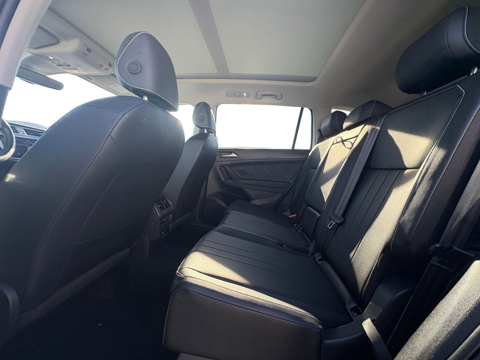 Certified 2024 Volkswagen Tiguan SE w/ Panoramic Sunroof Package image 5