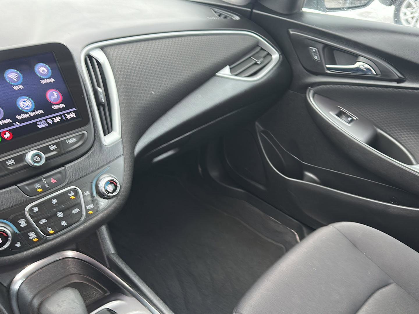 Used 2023 Chevrolet Malibu LT image 33