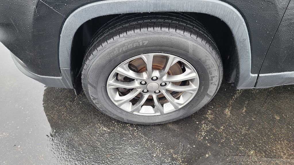 Used 2019 Jeep Cherokee Latitude Plus image 6