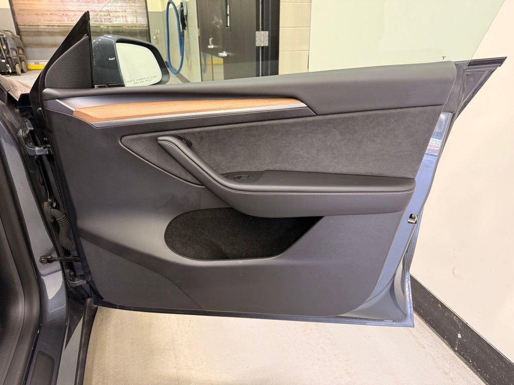 Used 2023 Tesla Model Y Long Range image 24