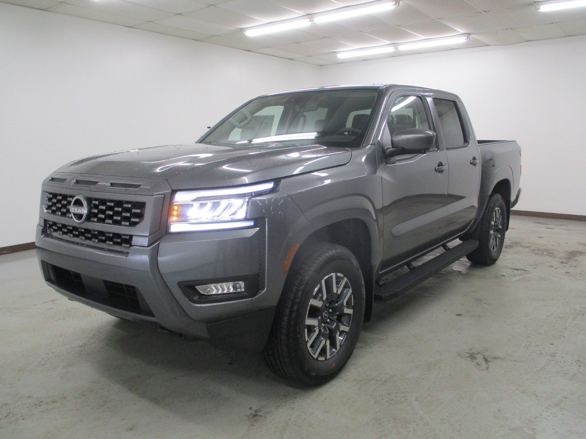 New 2025 Nissan Frontier SL image 1