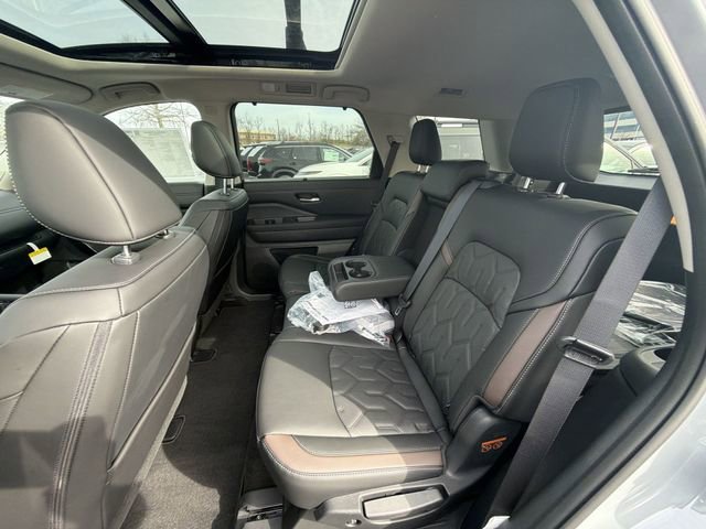 New 2026 Nissan Pathfinder Platinum image 22