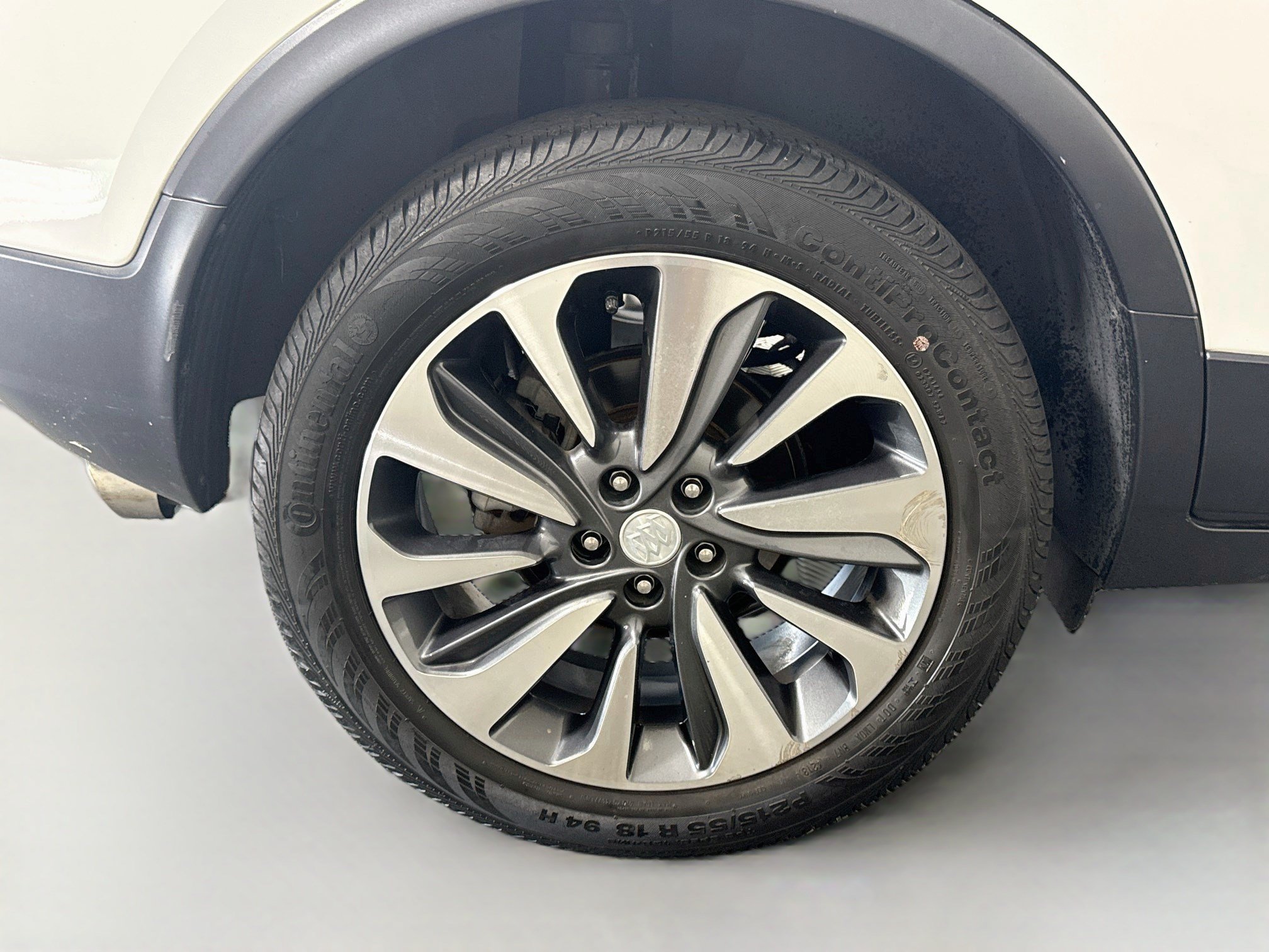 Used 2019 Buick Encore Essence FWD image 33