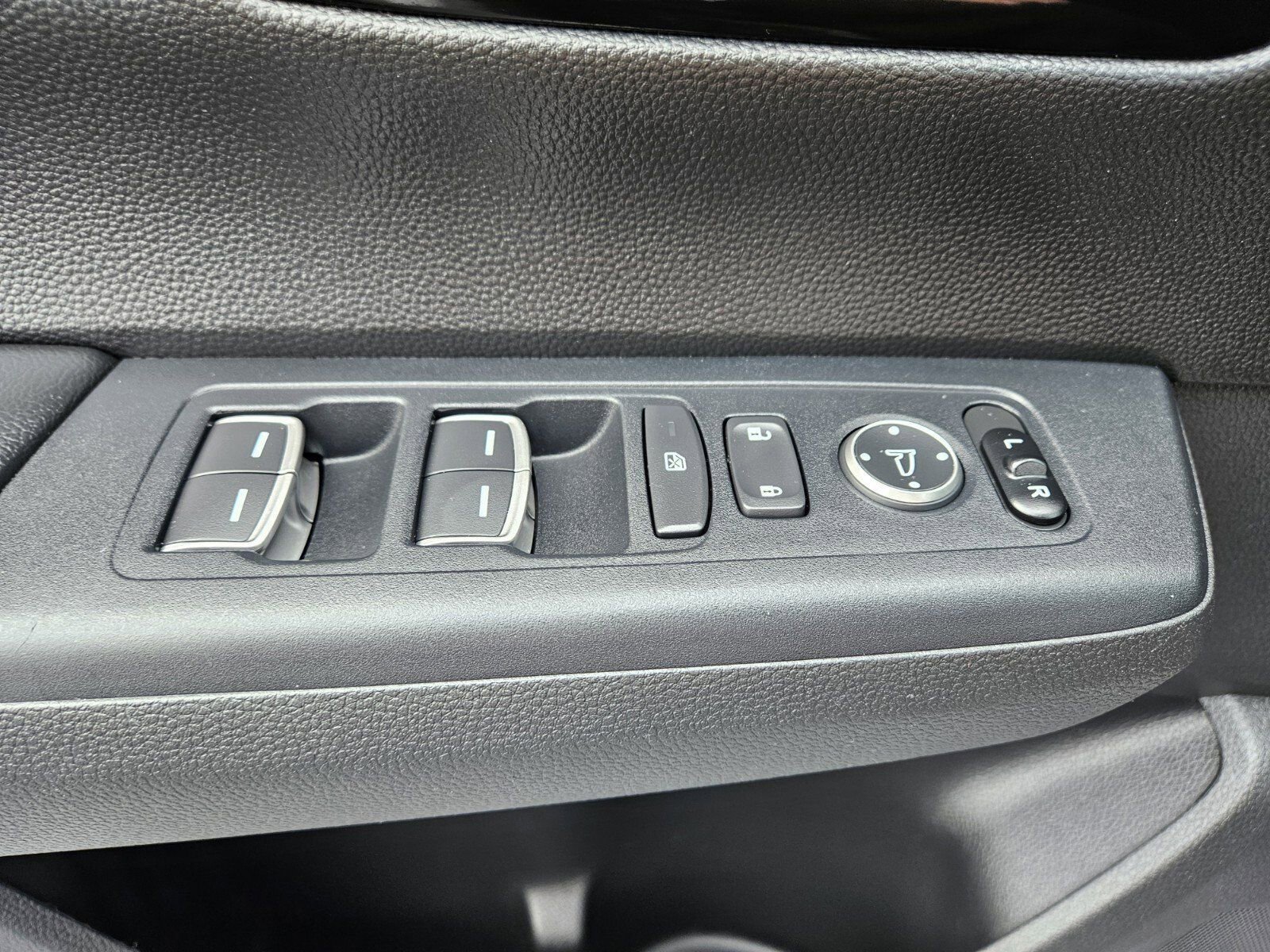 Used 2025 Honda CR-V EX-L image 30