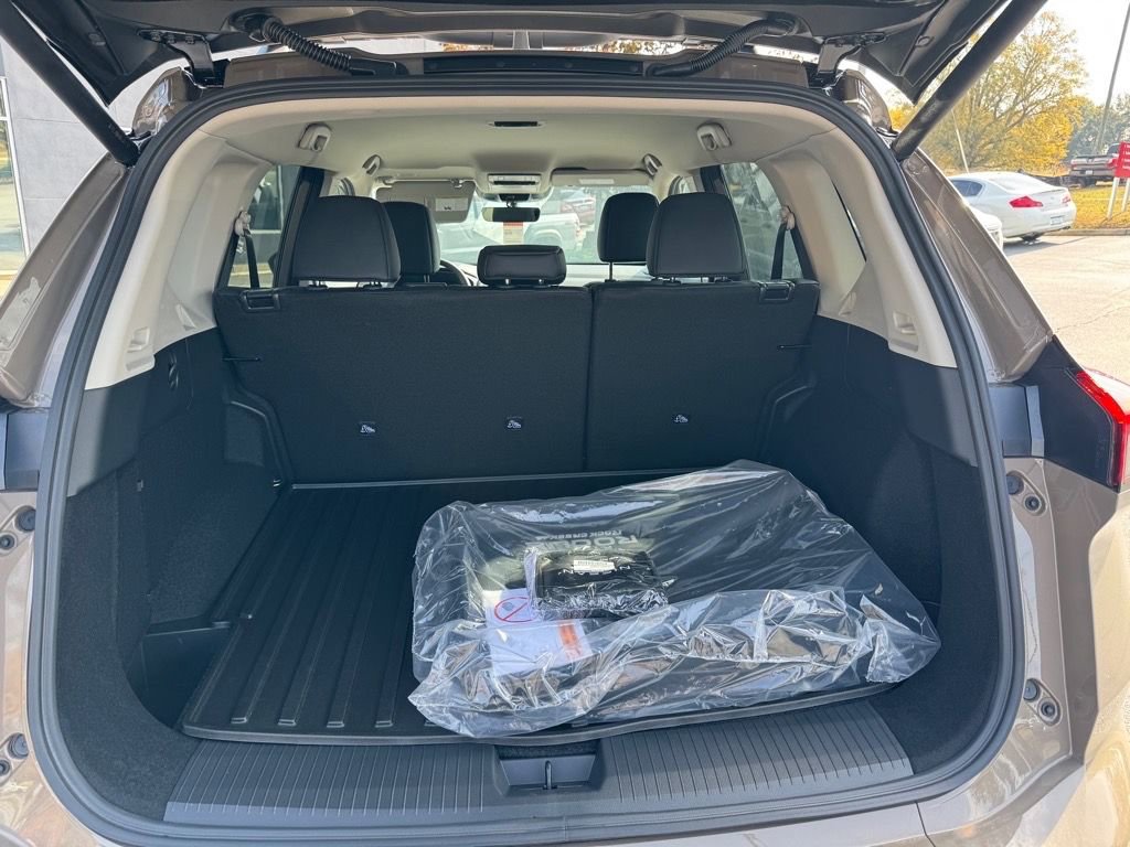 New 2026 Nissan Rogue SV AWD/4WD image 10