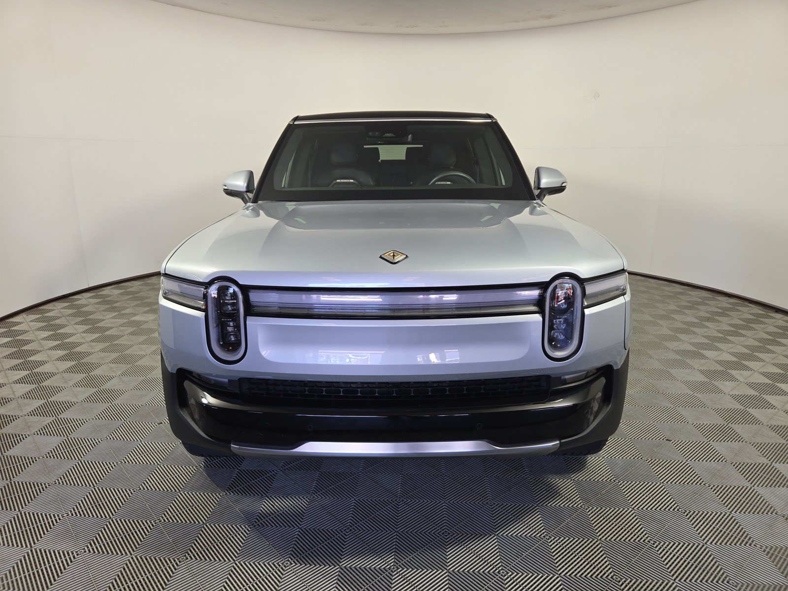 Used 2025 Rivian R1S Adventure AWD/4WD image 8