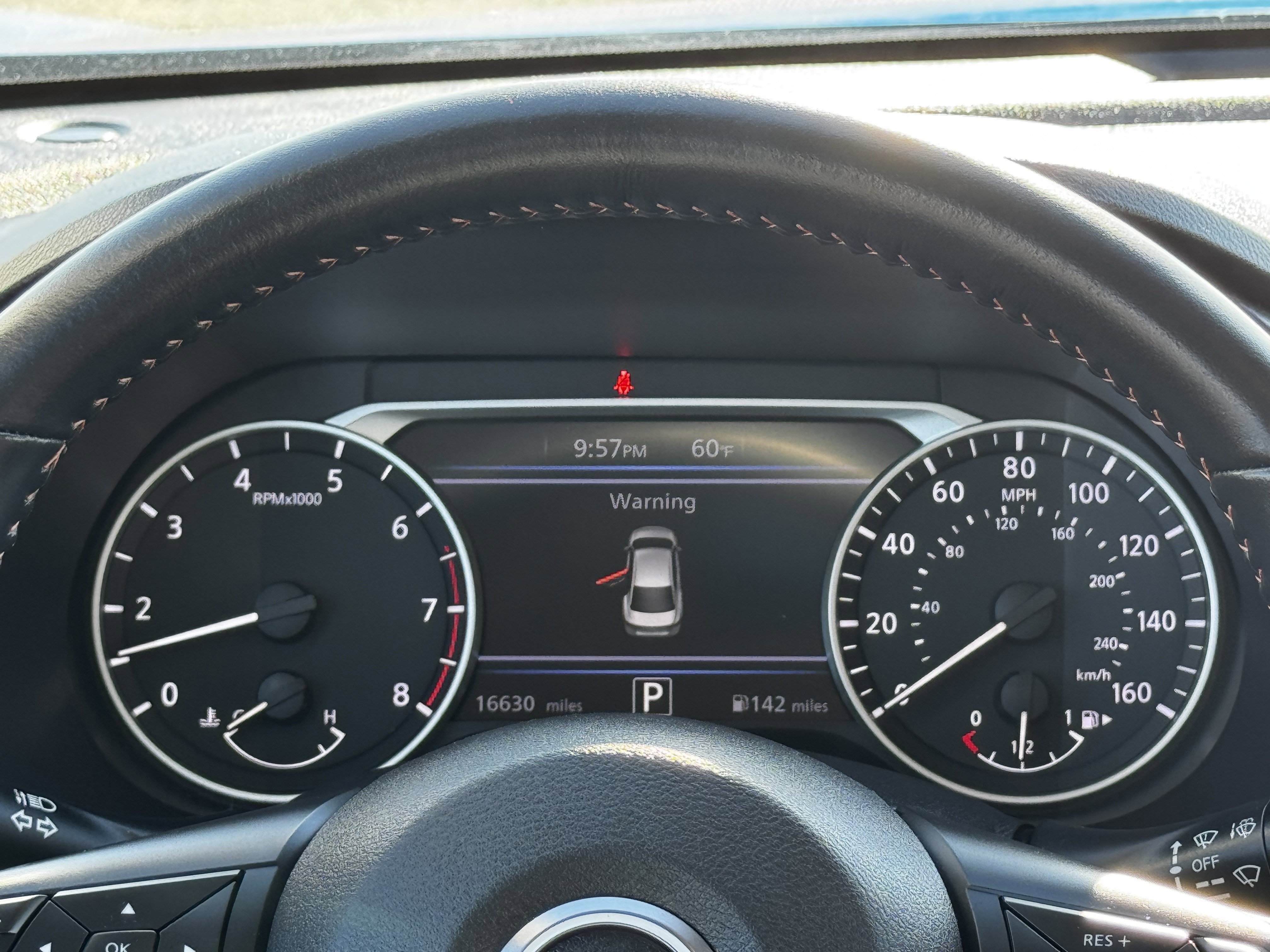 Used 2025 Nissan Sentra SR w/ SR Premium Package image 18