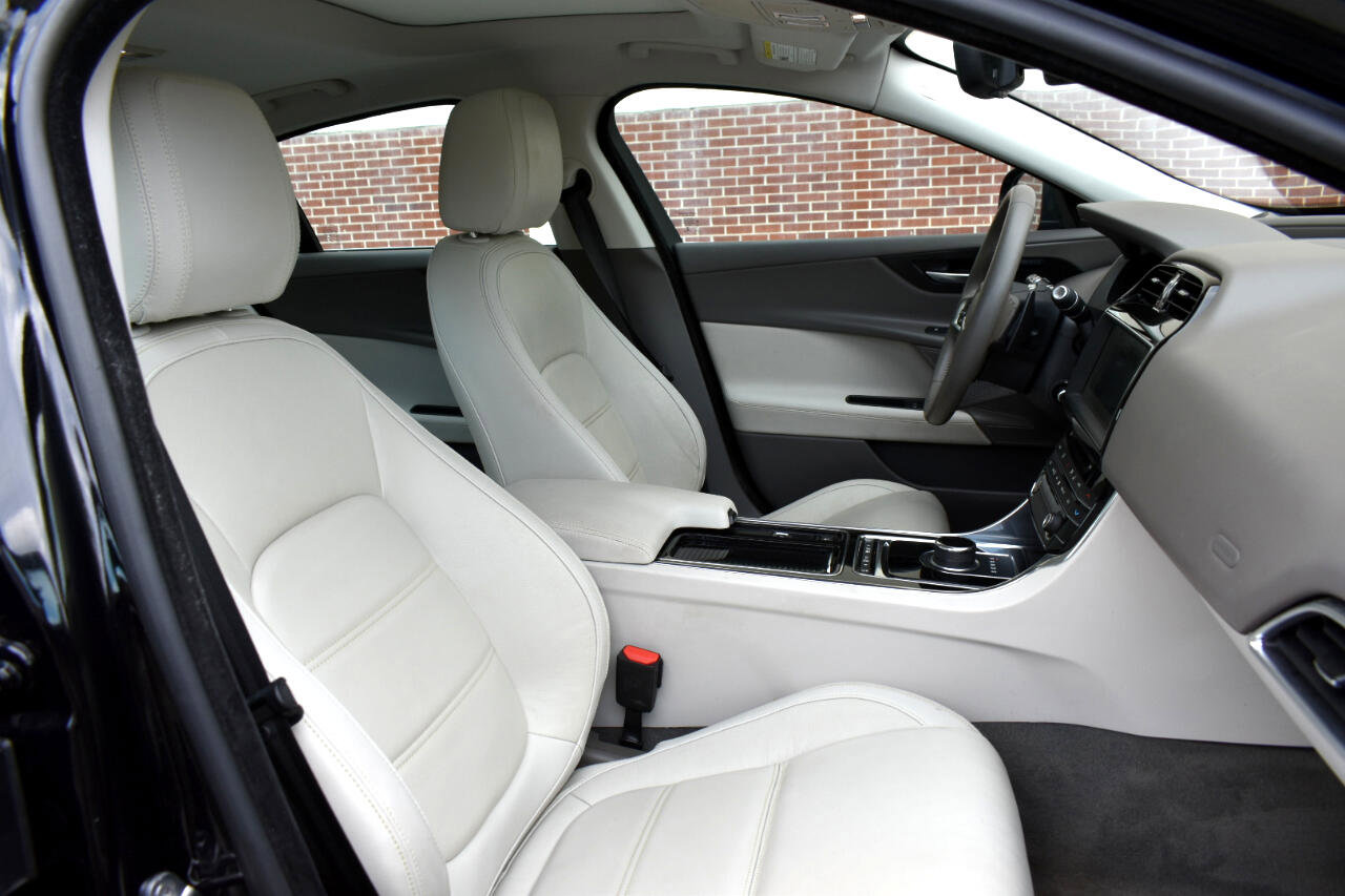 Used 2019 Jaguar XE Prestige image 31
