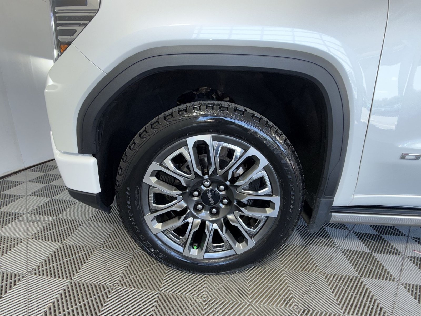Used 2023 GMC Sierra 1500 Denali Ultimate AWD/4WD image 12