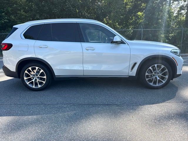 Used 2023 BMW X5 xDrive40i w/ Premium Package AWD/4WD image 12