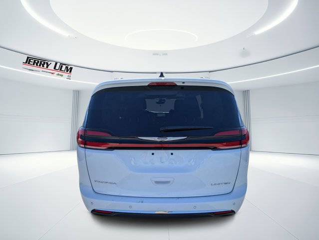 Used 2023 Chrysler Pacifica Limited FWD image 4