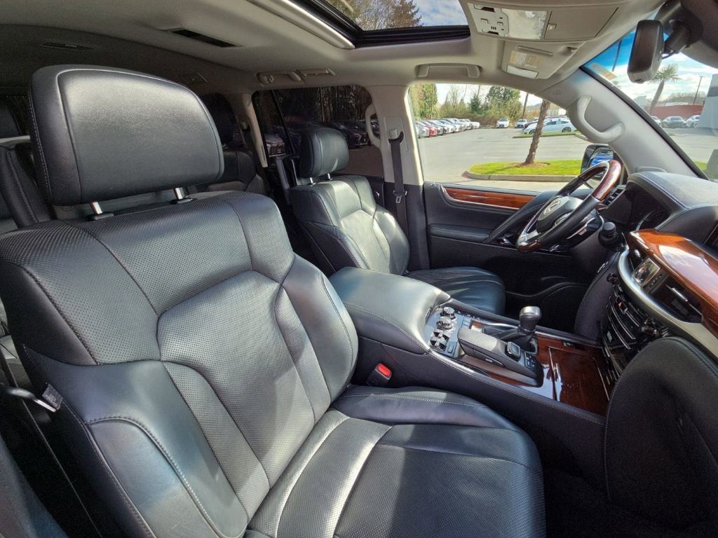 Used 2017 Lexus LX 570 4WD w/ Luxury Package image 21
