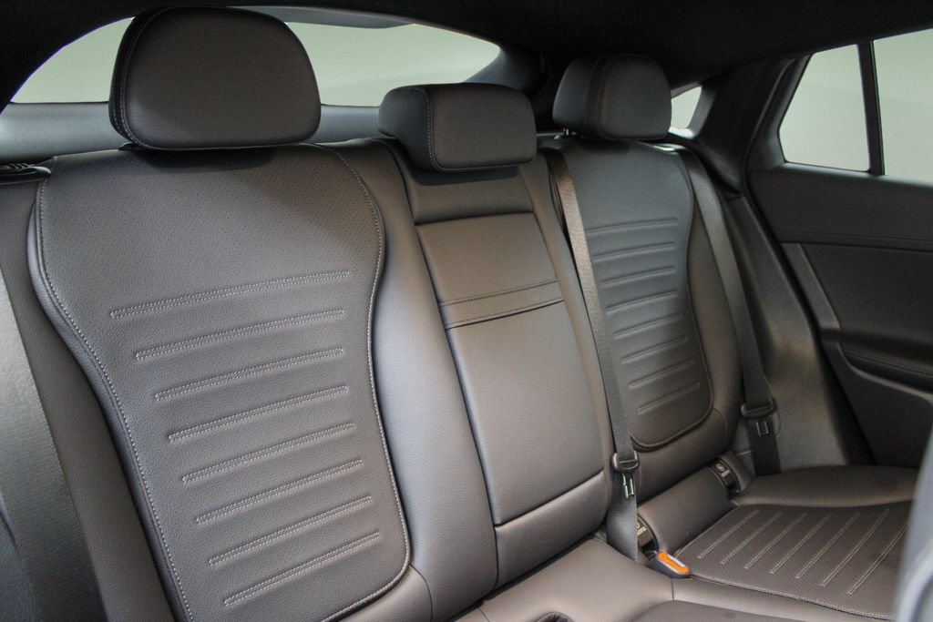 Used 2025 Mercedes-Benz GLC 300 4MATIC image 28