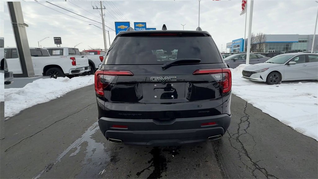 Used 2023 GMC Acadia SLT w/ Elevation Edition image 7