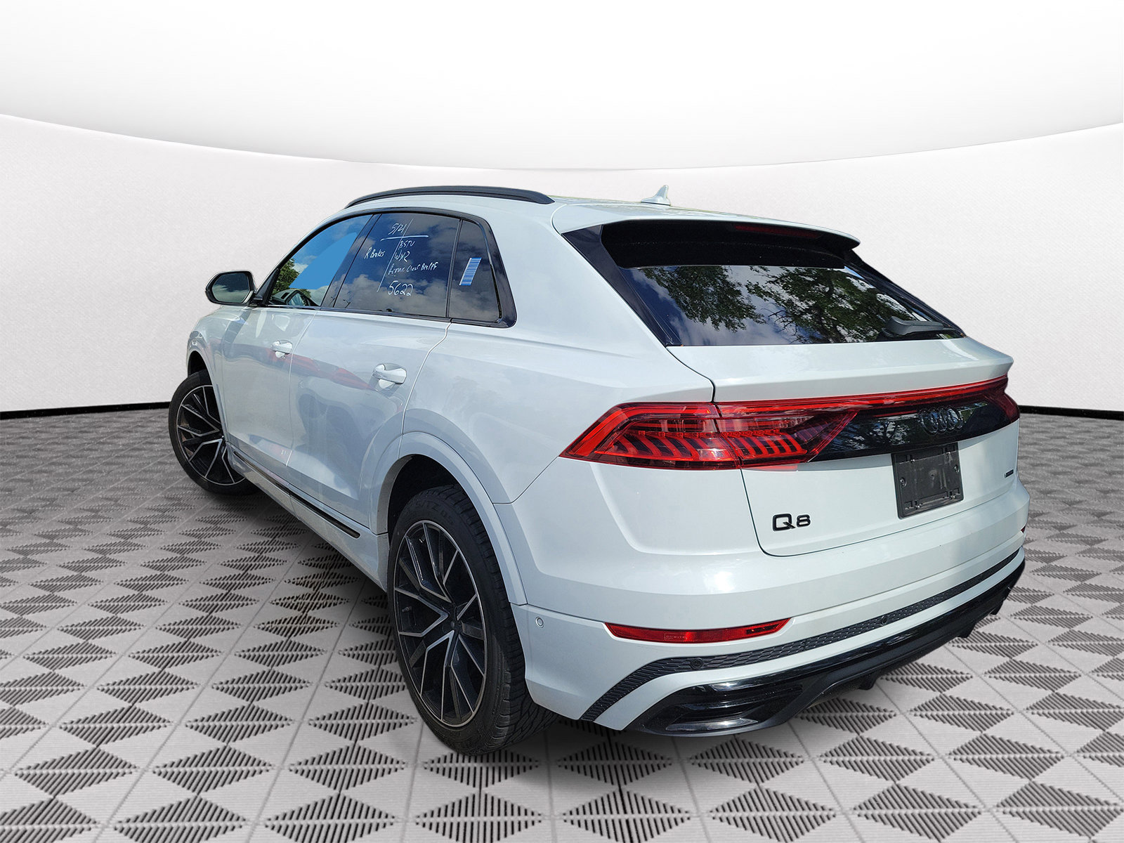 Used 2022 Audi Q8 Premium Plus AWD/4WD image 4