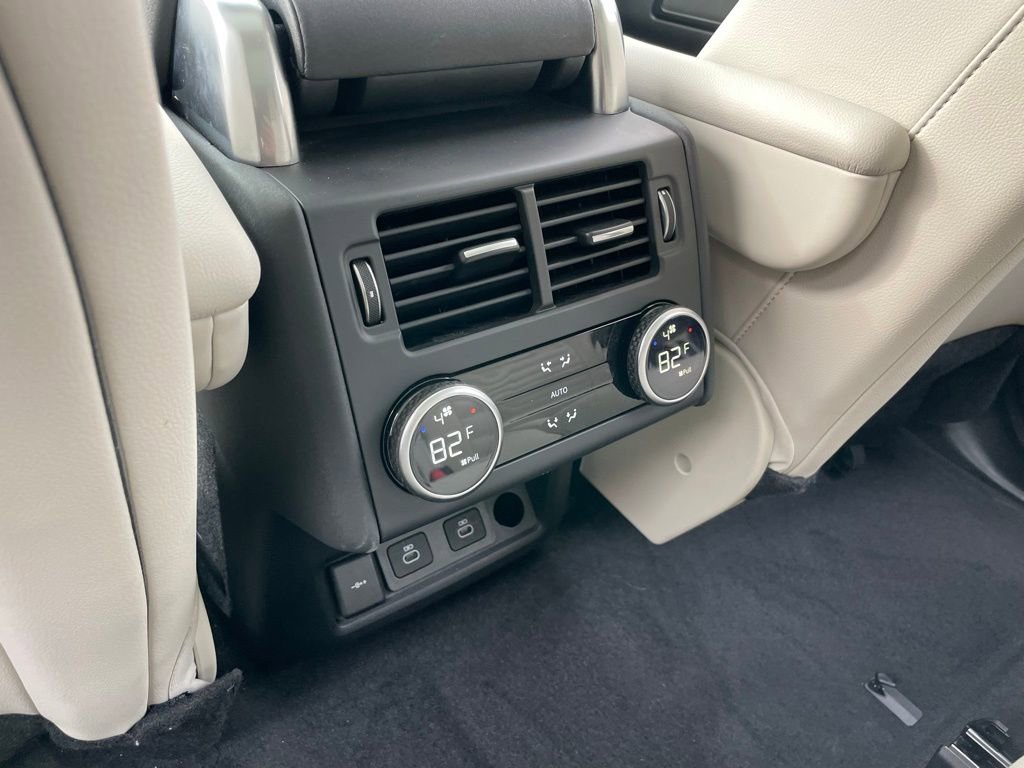 Used 2025 Land Rover Discovery S AWD/4WD image 9