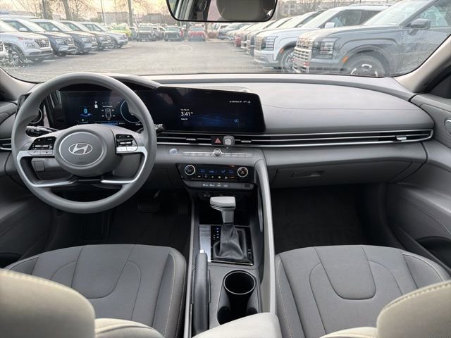 Certified 2024 Hyundai Elantra SEL image 25