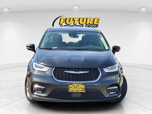 Used 2023 Chrysler Pacifica Touring-L image 2