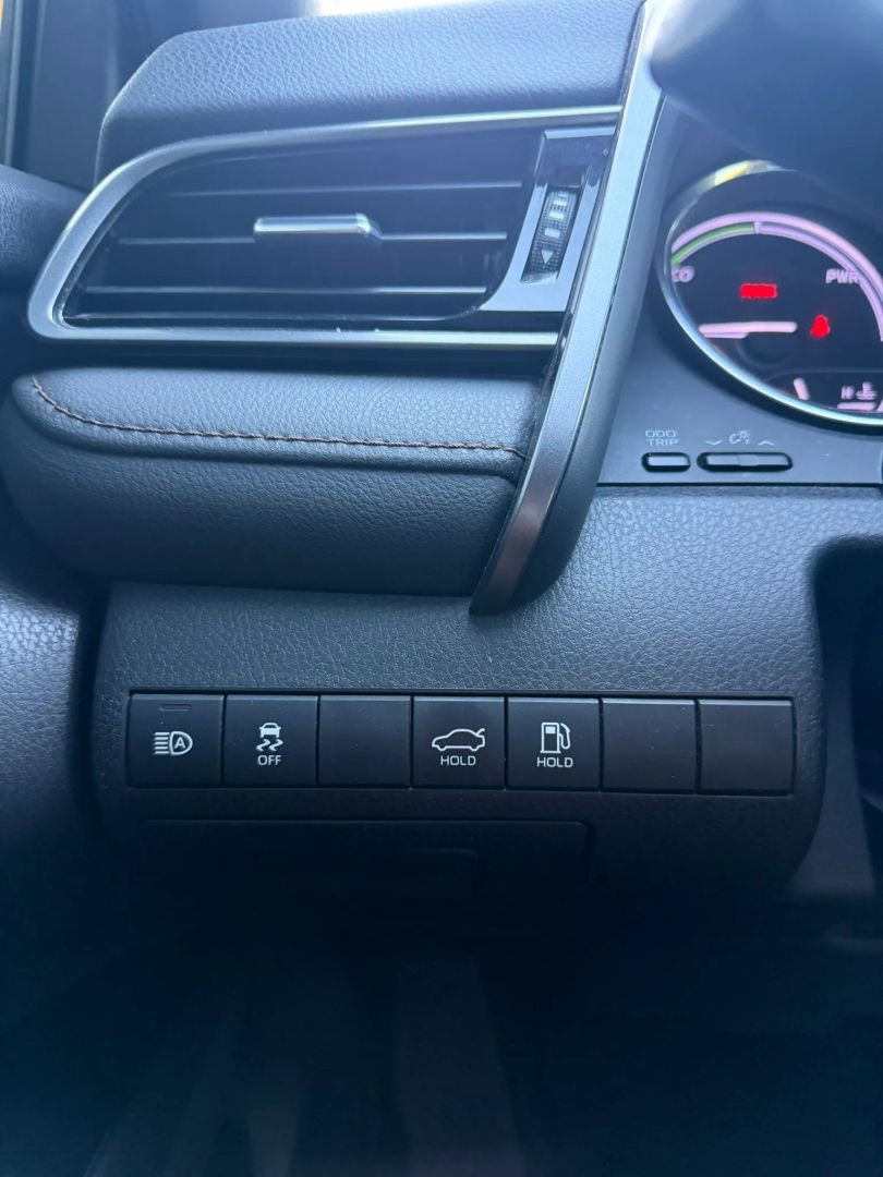 Used 2019 Toyota Camry LE FWD image 25