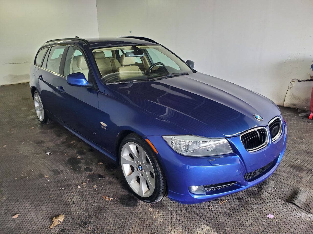 Used 2011 BMW 328i xDrive Wagon AWD/4WD image 3