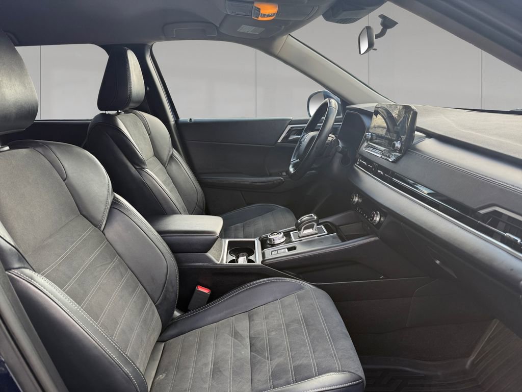 Used 2024 Mitsubishi Outlander SE Black Edition image 17