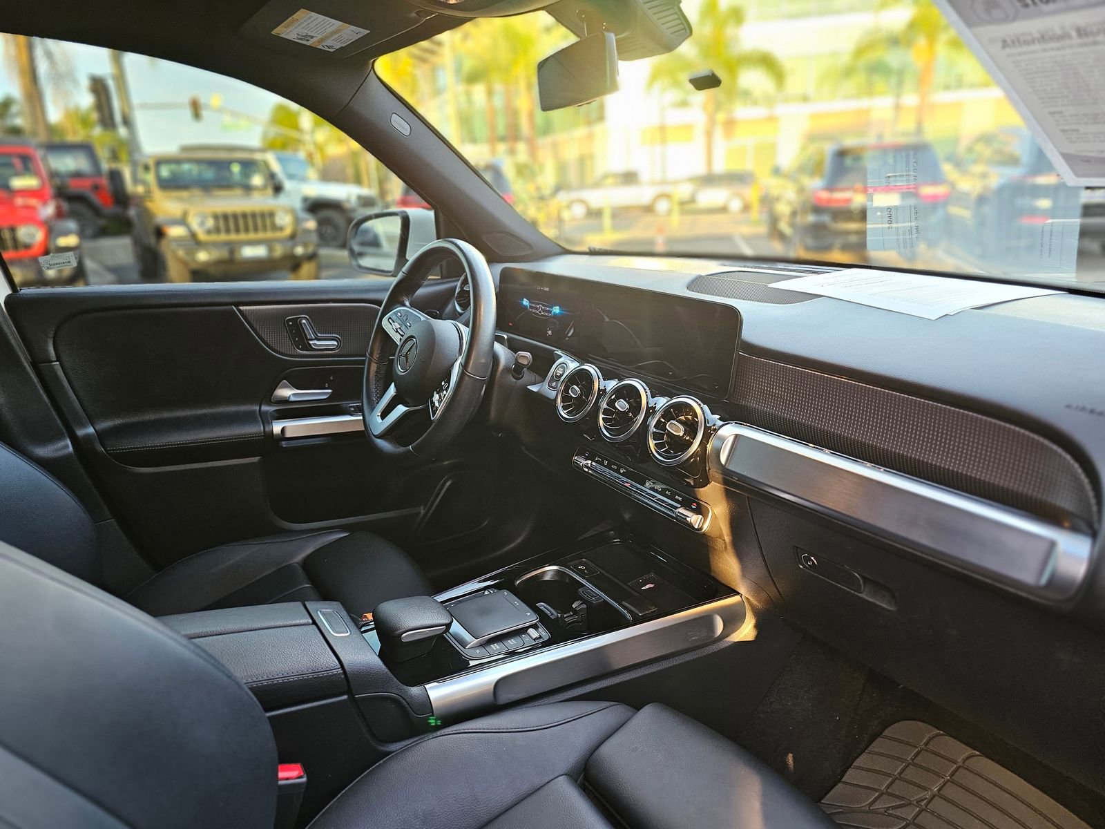 Used 2022 Mercedes-Benz GLB 250 4MATIC image 25