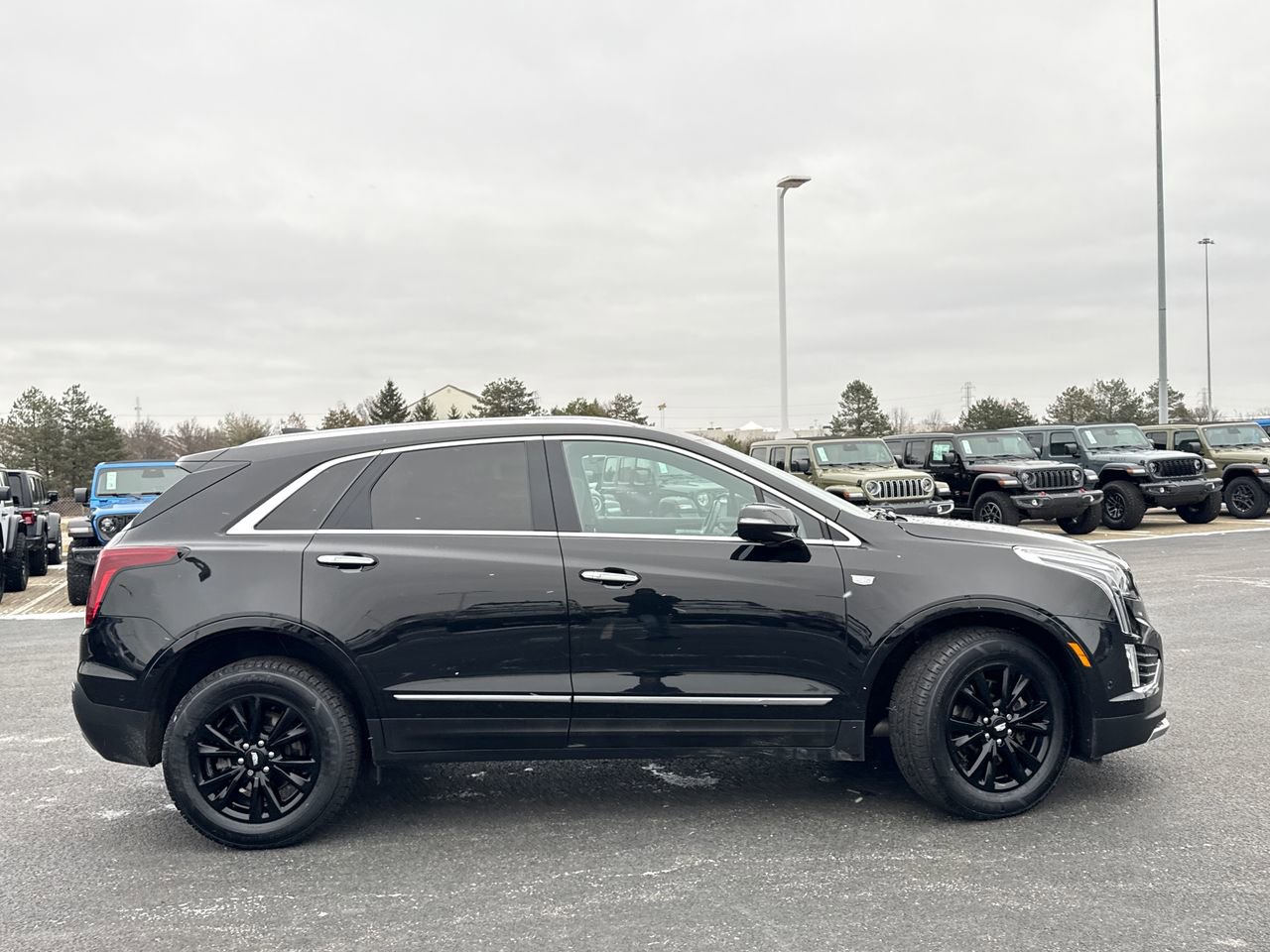 Used 2022 Cadillac XT5 Premium Luxury w/ Technology Package image 2