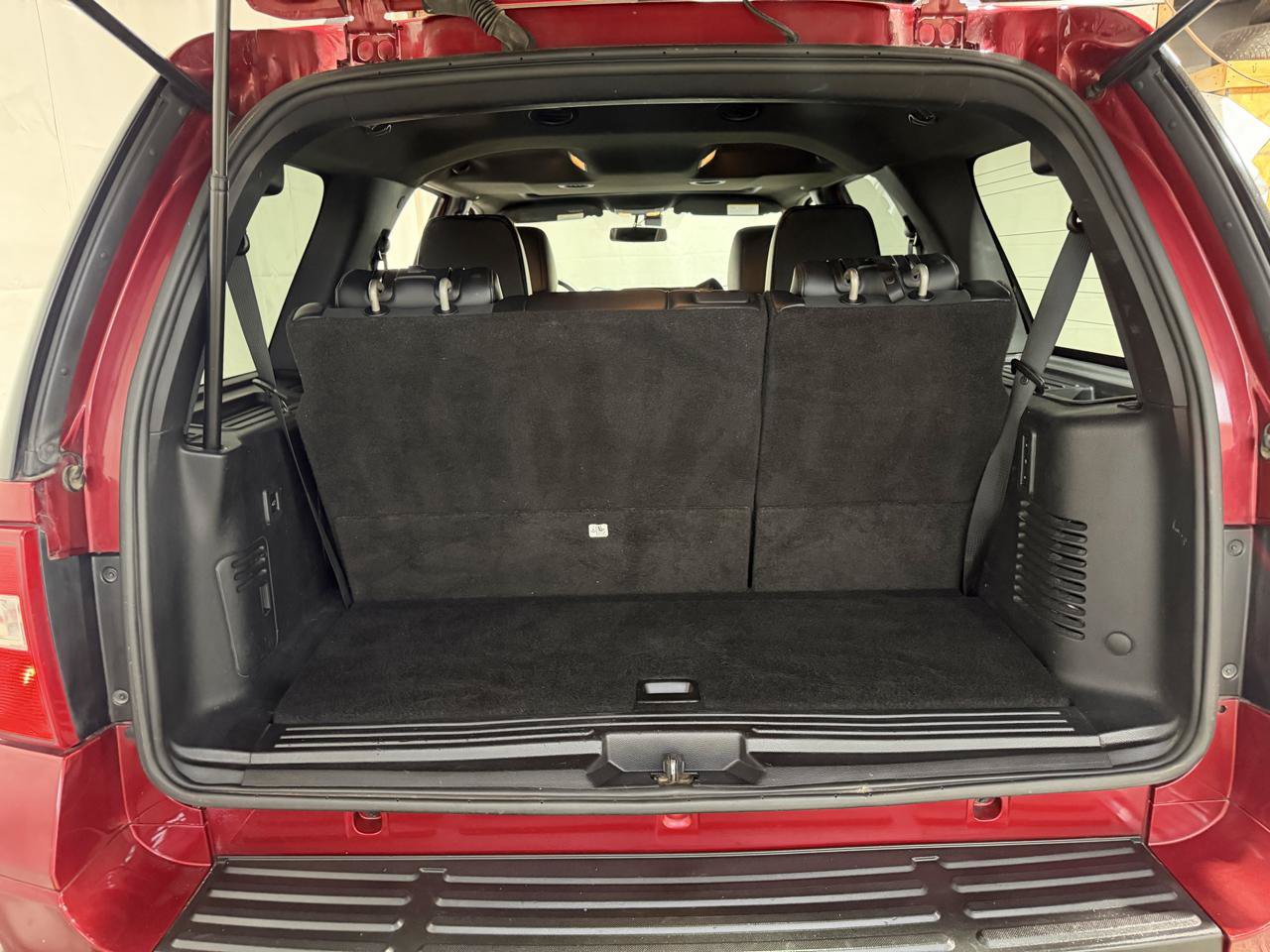Used 2017 Ford Expedition Limited w/ Equipment Group 301A AWD/4WD image 18