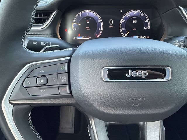 Used 2025 Jeep Grand Cherokee Limited w/ Luxury Tech Group II AWD/4WD image 16