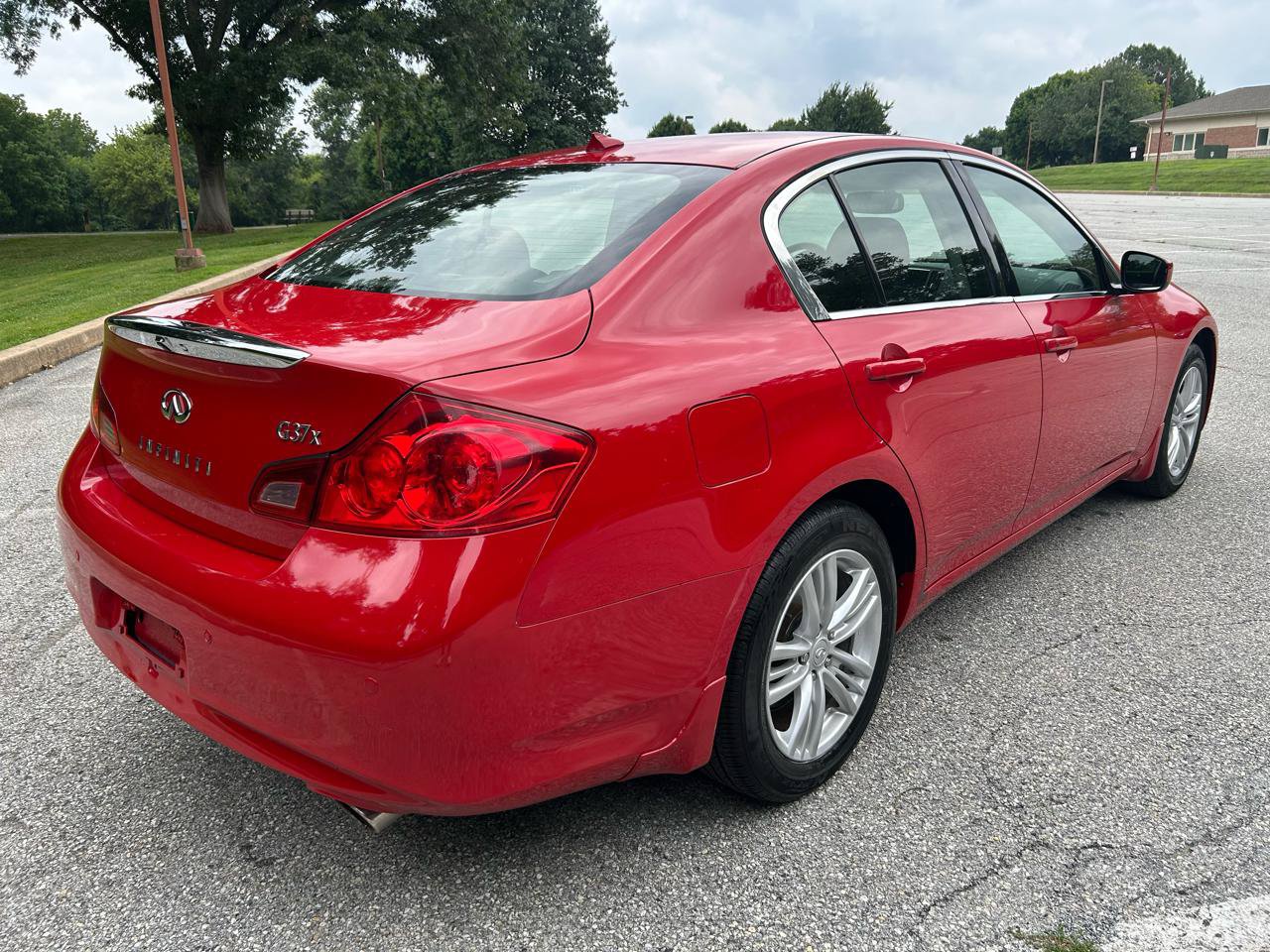 Used 2011 INFINITI G37 x Sedan w/ Premium Pkg AWD/4WD image 3