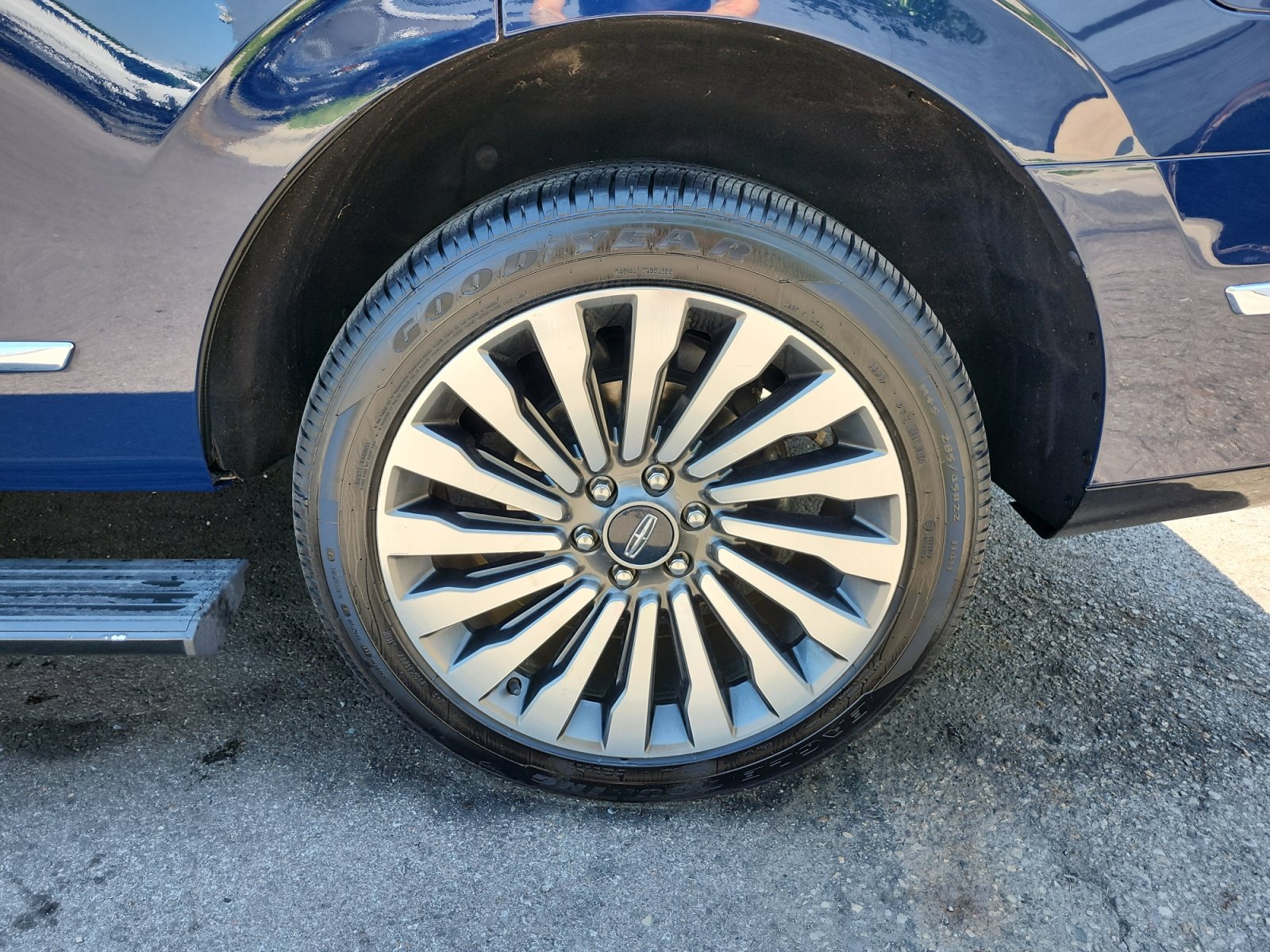 Used 2019 Lincoln Navigator Reserve AWD/4WD image 16
